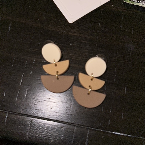 Geometric neutral drop earrings - Picture 9 of 9